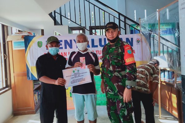 Penyaluran BLT dana desa kepada masyarakat Kecamatan Samalantan