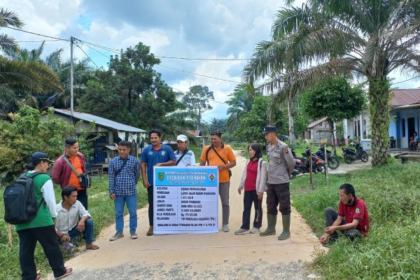 Pengecekan bangunan dana desa oleh Polsek Samalantan